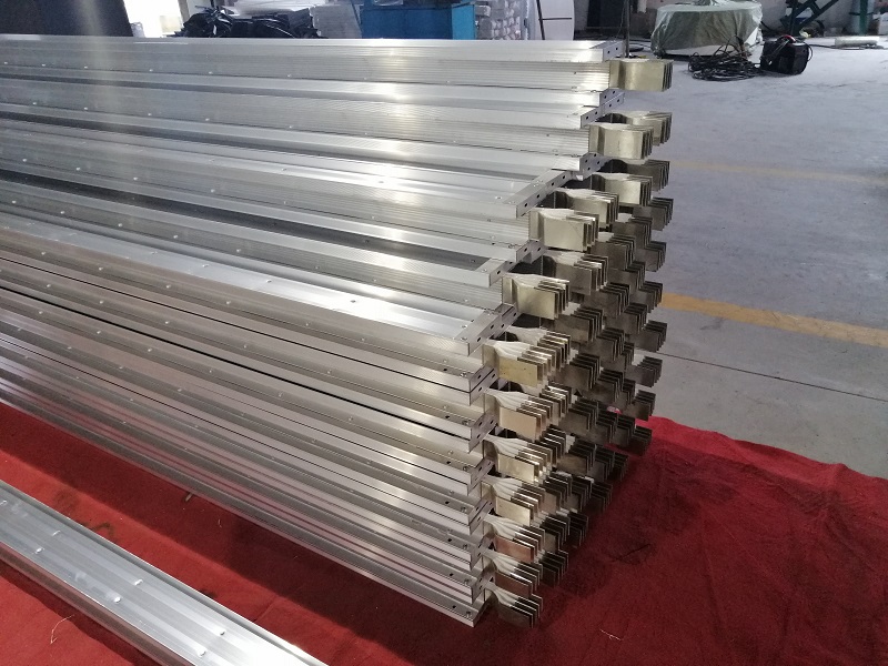 空氣型母線(xiàn)槽和密集型母線(xiàn)槽之間有什么區(qū)別